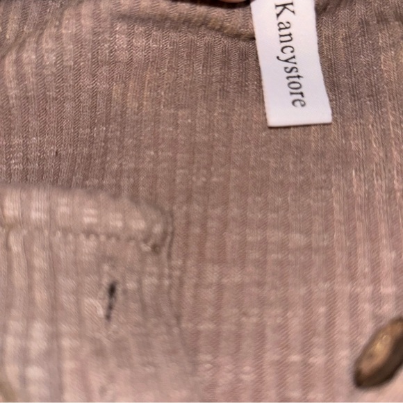 Kancystore brown long sleeve shirt with lace sleeves. Size M. - Picture 6 of 6